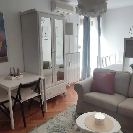 Beautiful Small Flat In The Sky 里耶卡