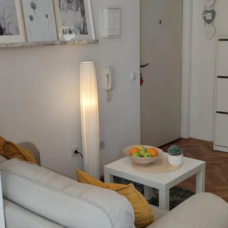Beautiful Small Flat In The Sky * 里耶卡